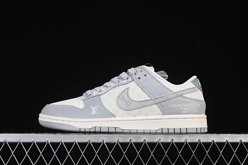 All categories Nk SB Dunk Series Nk SB Dunk Low High-end customized low-top sneakers Nike SB Dunk Low LV co-branded denim versatile gray Anniversary high-end customized low-top casual sneakers XS6089-629